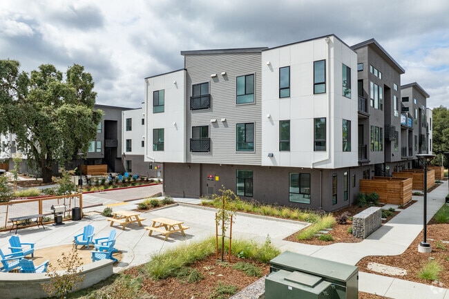Building Photo - Ventana on First Rental