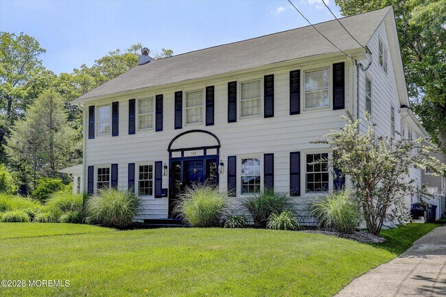 570 N Edgemere Dr