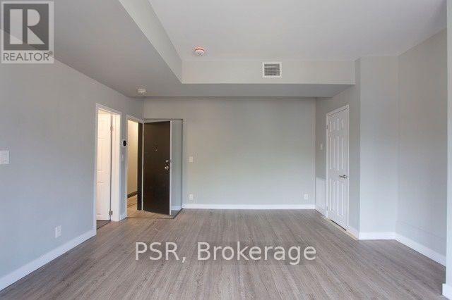 Photo - 205 Gerrard St E