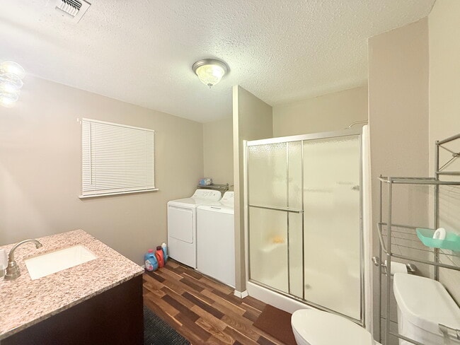 Photo - 401 NE 4th St