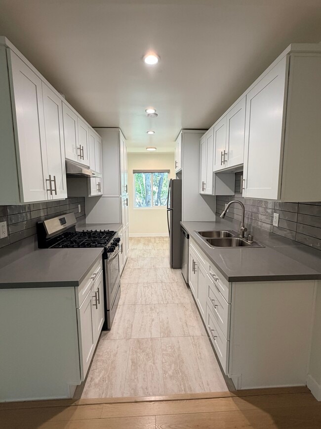 Building Photo - 1724 Arizona Ave Unit #4