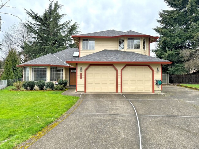 Linwood Neighborhood, Milwaukie Home on Qu... - Linwood Neighborhood, Milwaukie Home on Qu...