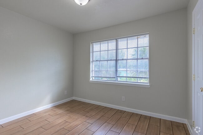 2BR, 1BA - 654SF - Primary Bedroom
