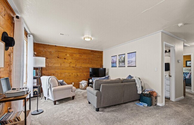 Photo - 236 Maple St
