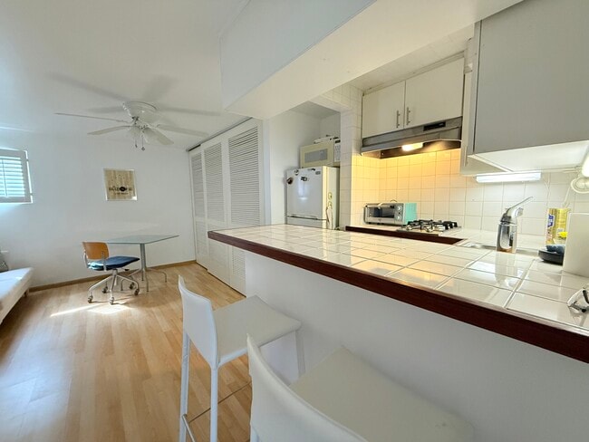 Photo - 12 Spinnaker St Unit 12B