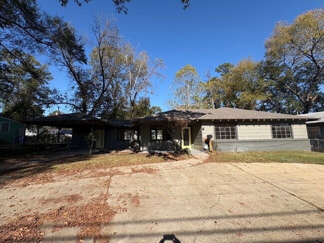 Photo - Beautiful 4 bedroom/ 2 bath home with Central Air&Heat