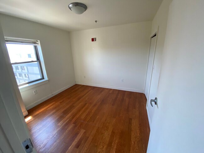 Photo - 471 Commonwealth Ave