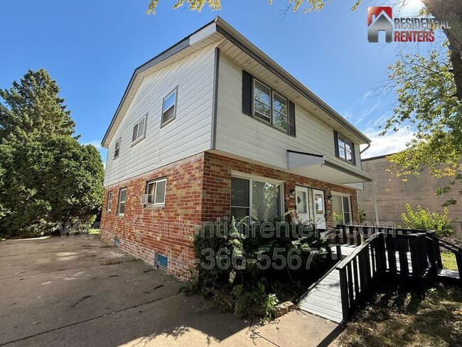 Building Photo - 5824 N 117th St Unit Right Side