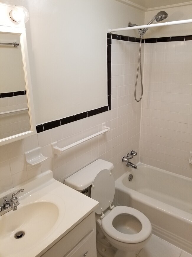 Photo - 1931 N Cleveland St Unit 408