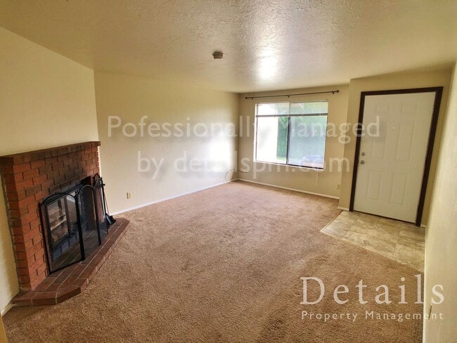 9467/9469 Silverdale Loop Rd NW
