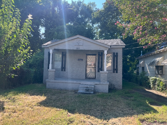 Building Photo - 925 Lewis St Rental
