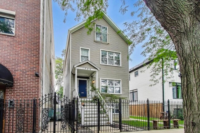 Building Photo - 1938 W Melrose St Unit 1 Rental