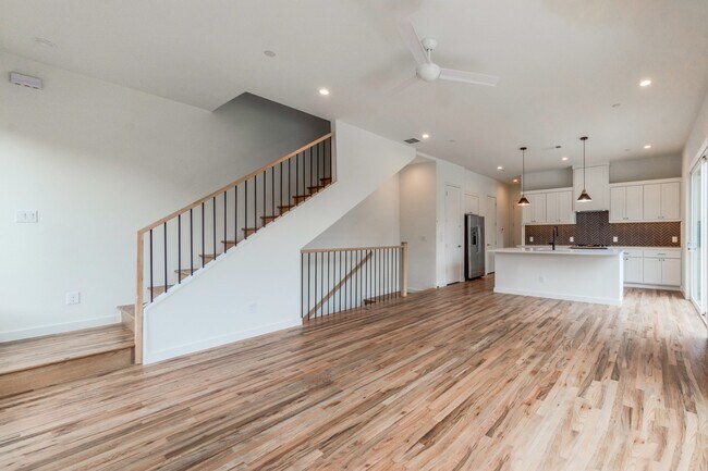 Photo - 3 Bedroom Townhome in Lakewood Walkable to Your Favorites!