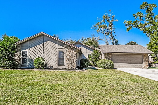 Building Photo - 810 Hardwood St