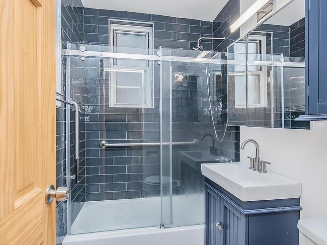 Photo - 1425 Thieriot Ave