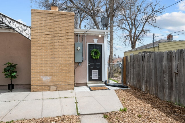 Photo - 895 Grove St