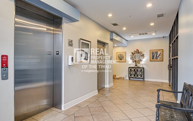 Photo - Luxury Top Floor 1BR/1BA Condo on 4th Street Unidad 414