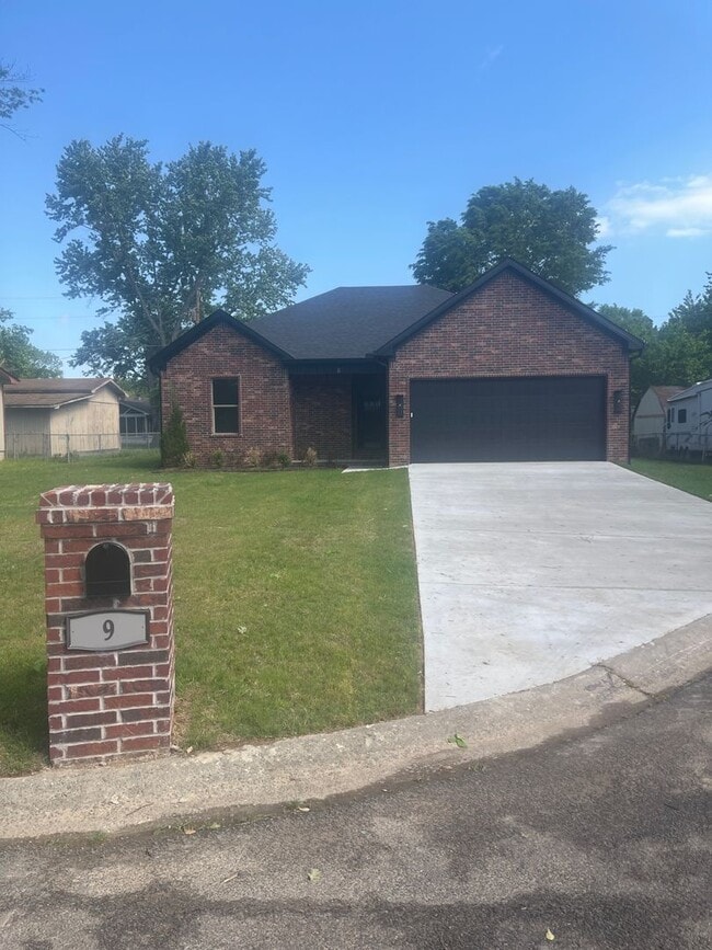 Building Photo - New construction mins from LRAFB