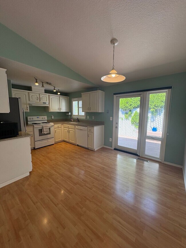 3737 SE 68th Ave