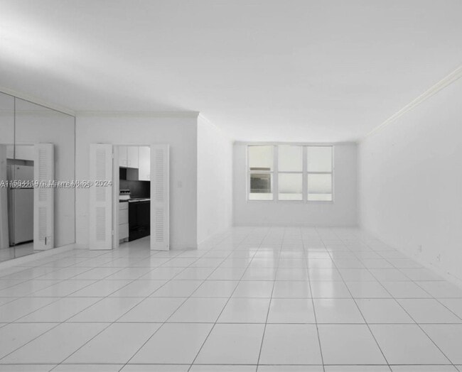 Building Photo - 4747 Collins Ave Unit 207 Rental