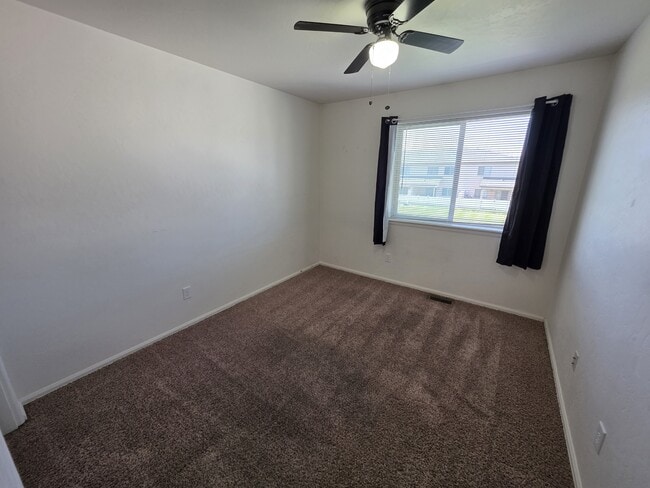 Photo - 2492 Brookwillow Loop