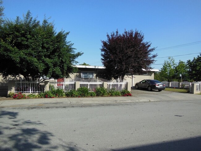 Building Photo - 310 Market Pl Unit 1115 Alpine Avenue Rental