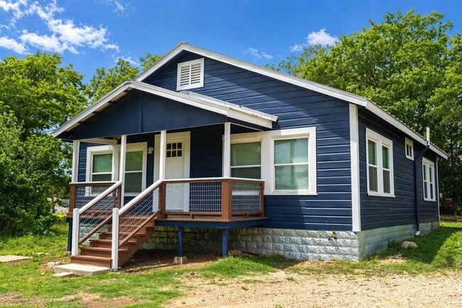 Building Photo - 329 Flores St