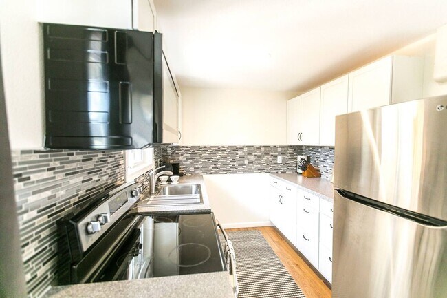 Photo - Railroad Duplex - 0000-RAIL-00 Unit 435