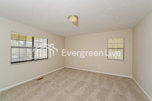 Photo - 990 Stowe St