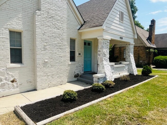 Photo - 2 minutes away from Rhodes College! Beautifully Renovated! Pets are owner's approval, fees do apply.