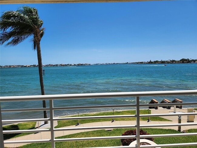 Building Photo - 6105 Bahia Del Mar Cir N Unit 283