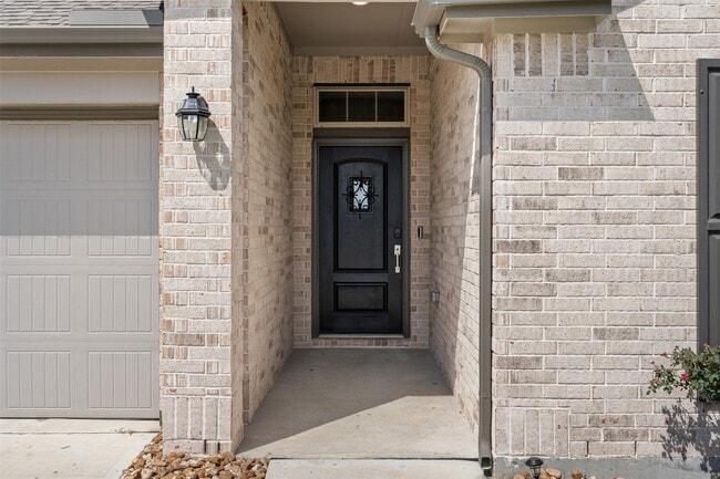 Photo - 323 Jewett Meadow Dr