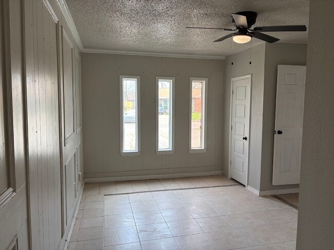 Photo - 5530 Lakefield Dr