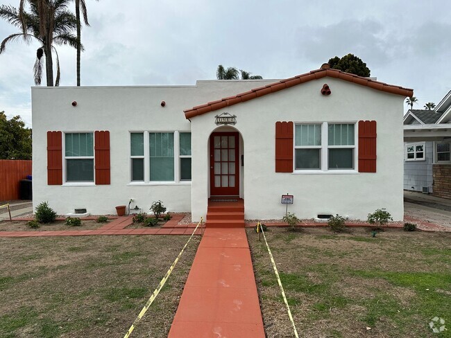 Building Photo - Fully Remodeled, 2 Bedroom Plus Den & 1 Ba... Rental