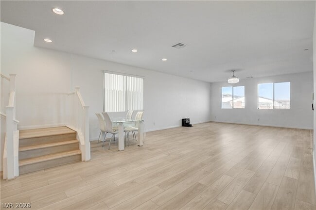 Photo - 10276 Thurso Ave