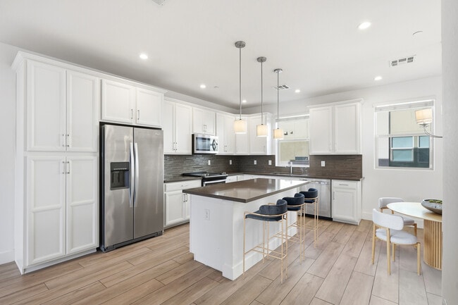 Photo - 820 N 8th Ave