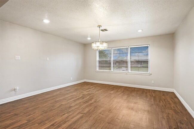 1503 Leneva Ln