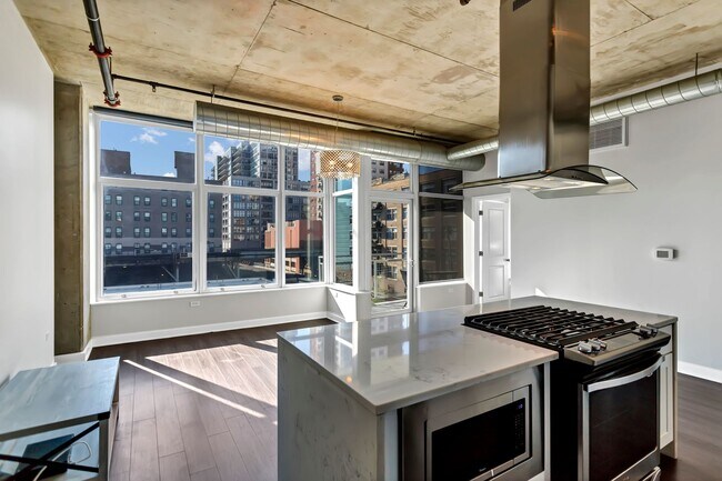 50 E 16th St Unit 515