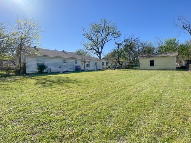 Photo - 701 N Barbara St