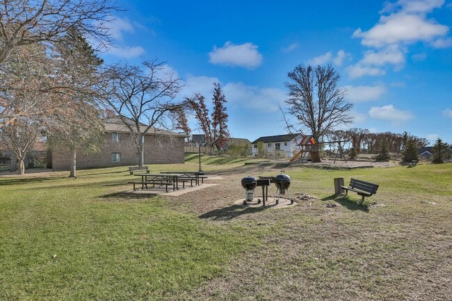 Photo - Wonderful 3BR Available at Oakridge Apartments! Only 30 mins from Twin Cities! Unidad 6001-105