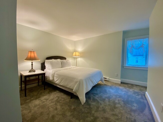 MIddle bedroom - 159 Woodlawn Ave Townhome