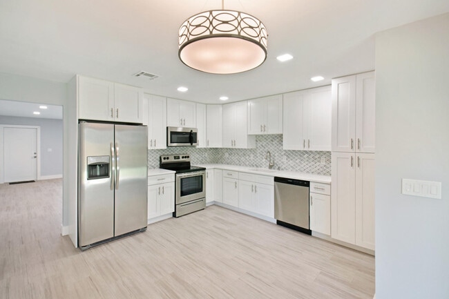 Building Photo - 9126 Roan Ln