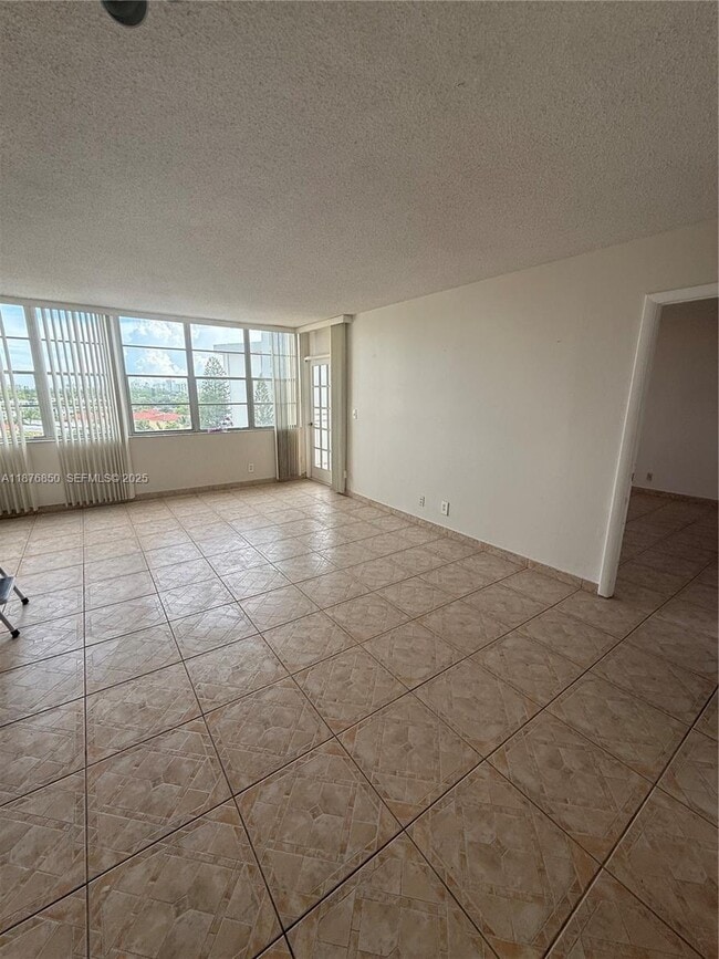 Photo - 2025 NE 164th St Unit 806