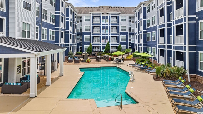 Level at 401 apartments — community photo