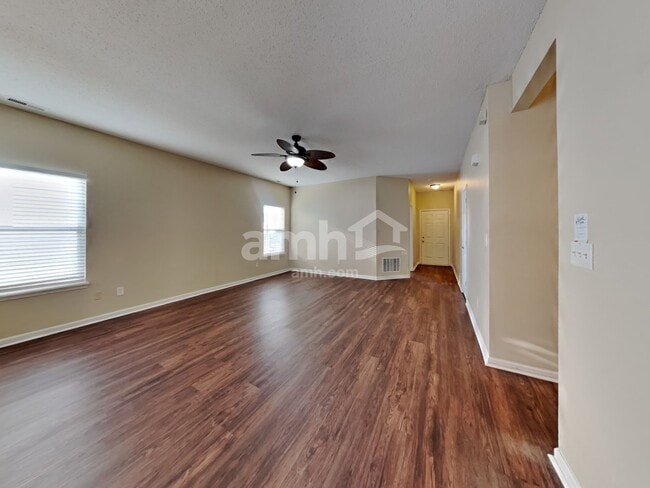 9735 Thomas Ln
