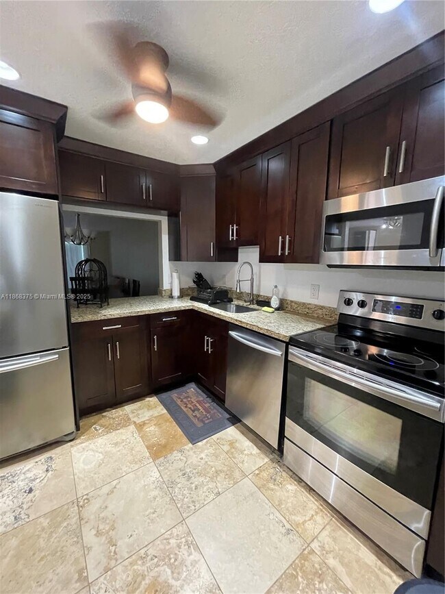 Photo - 410 SE 2nd St Unit 422