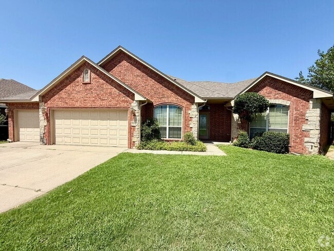 Building Photo - 4 Bed Close to OU Rental