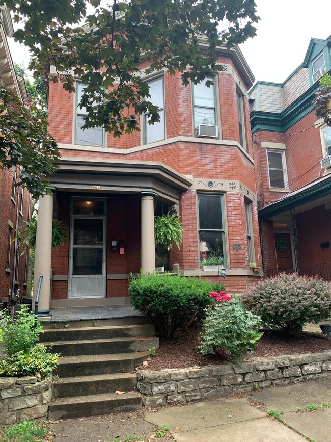 Photo - 605 Greenup St Unit 2