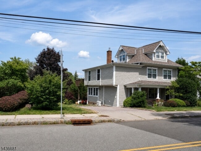 Photo - 178 E Lindsley Rd