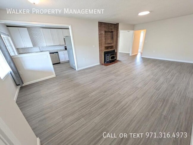 Photo - 3911 NE Gdn Dr